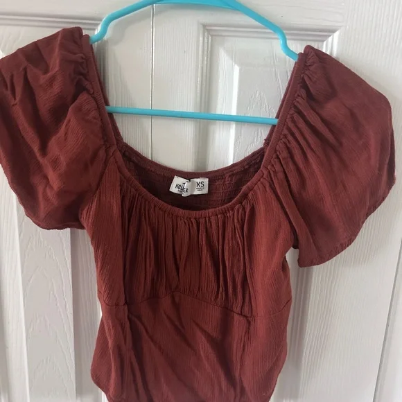 Hollister Rust Red Puff Sleeve Women's Top - Picture 2 of 3